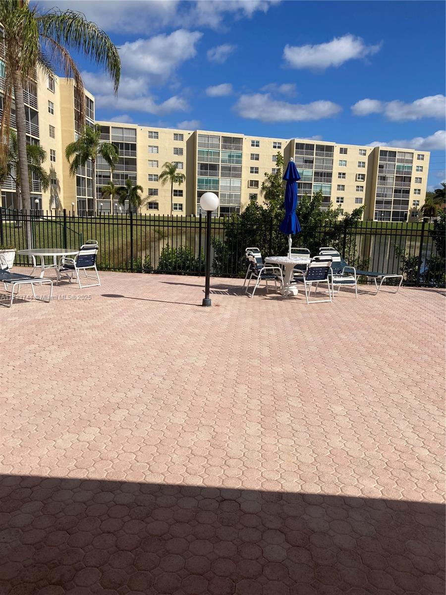 MEADOWBROOK LAKES VIEW CO - Residential