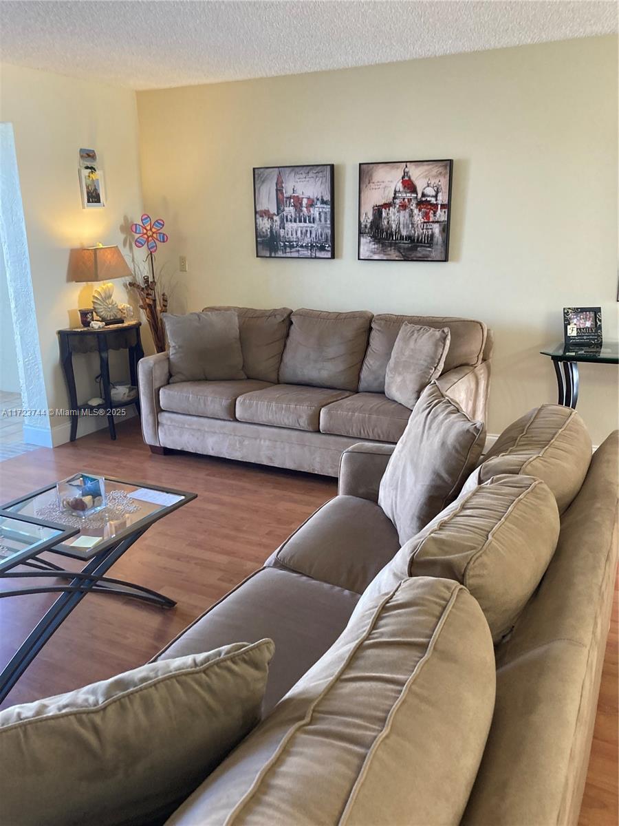 MEADOWBROOK LAKES VIEW CO - Residential