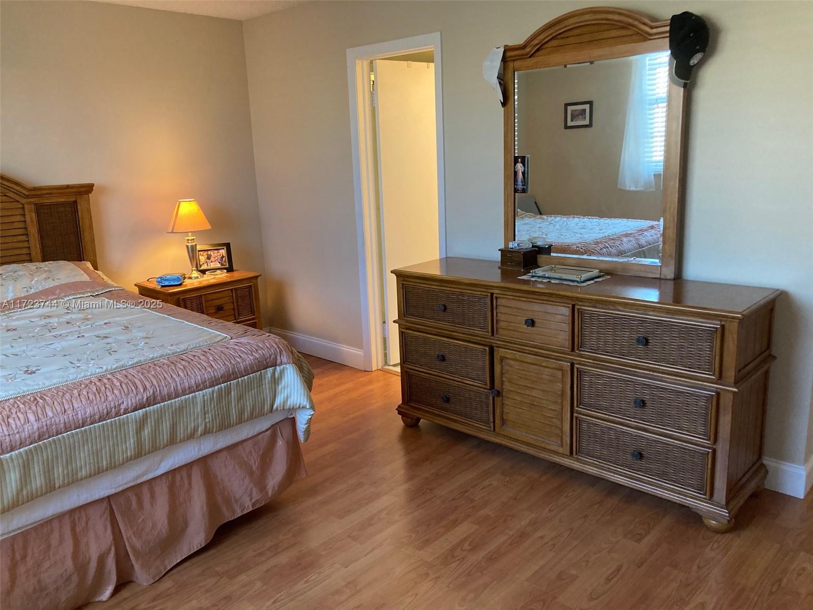 MEADOWBROOK LAKES VIEW CO - Residential
