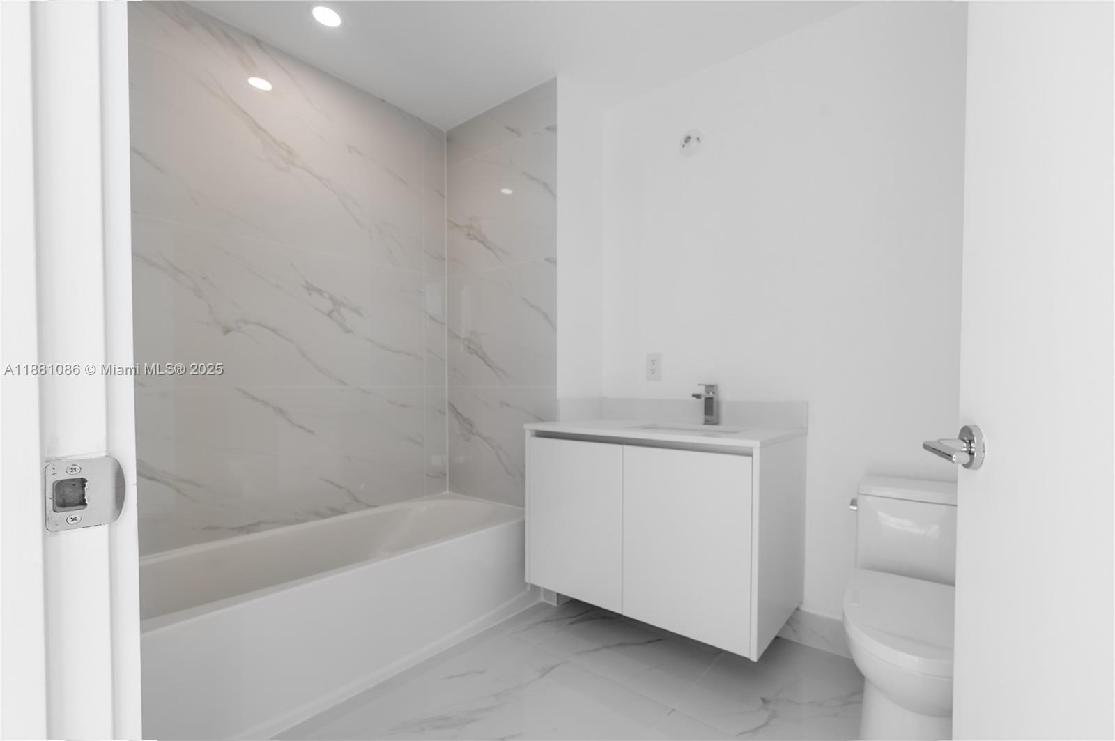 ARIA RESERVE - Residential Lease