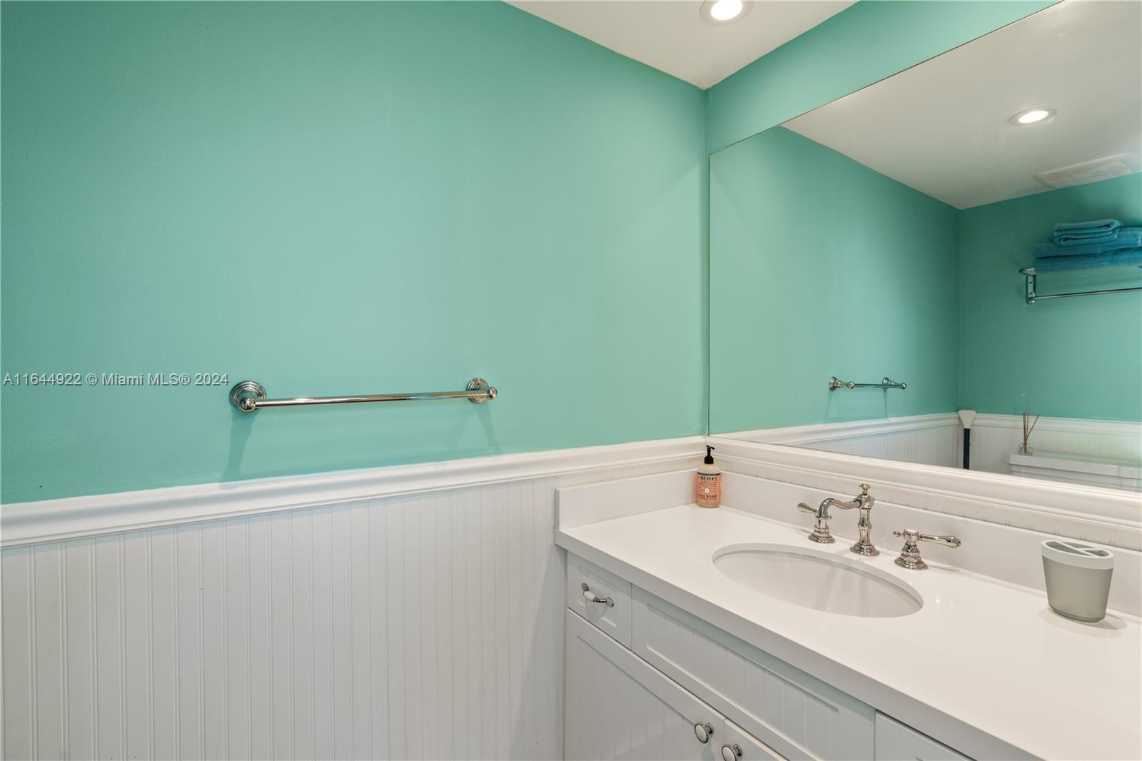 Photo 6 of 42 of 101 E Enid Dr 1 townhome