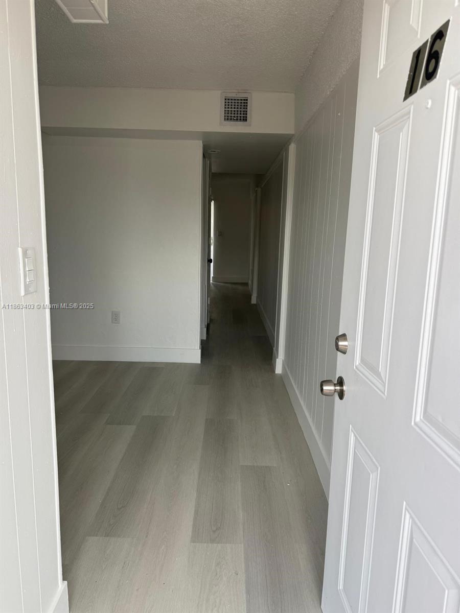 1000 W 28 St 16