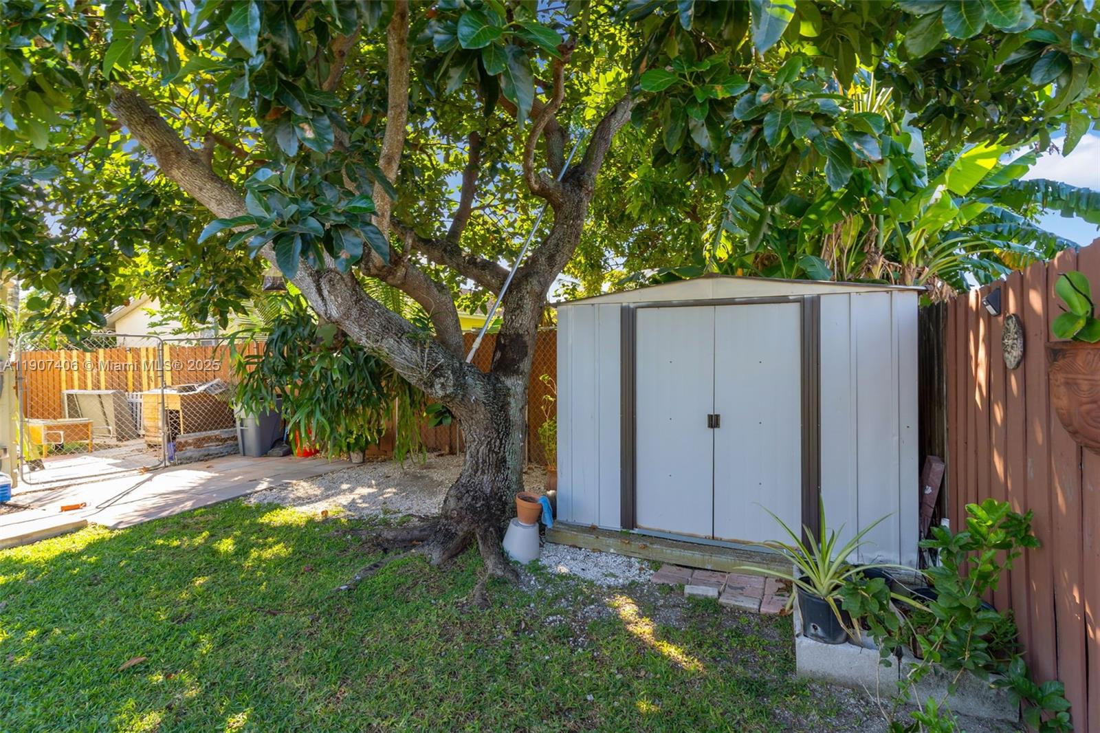 MEADOW WOOD MANOR SEC 10 - Residential