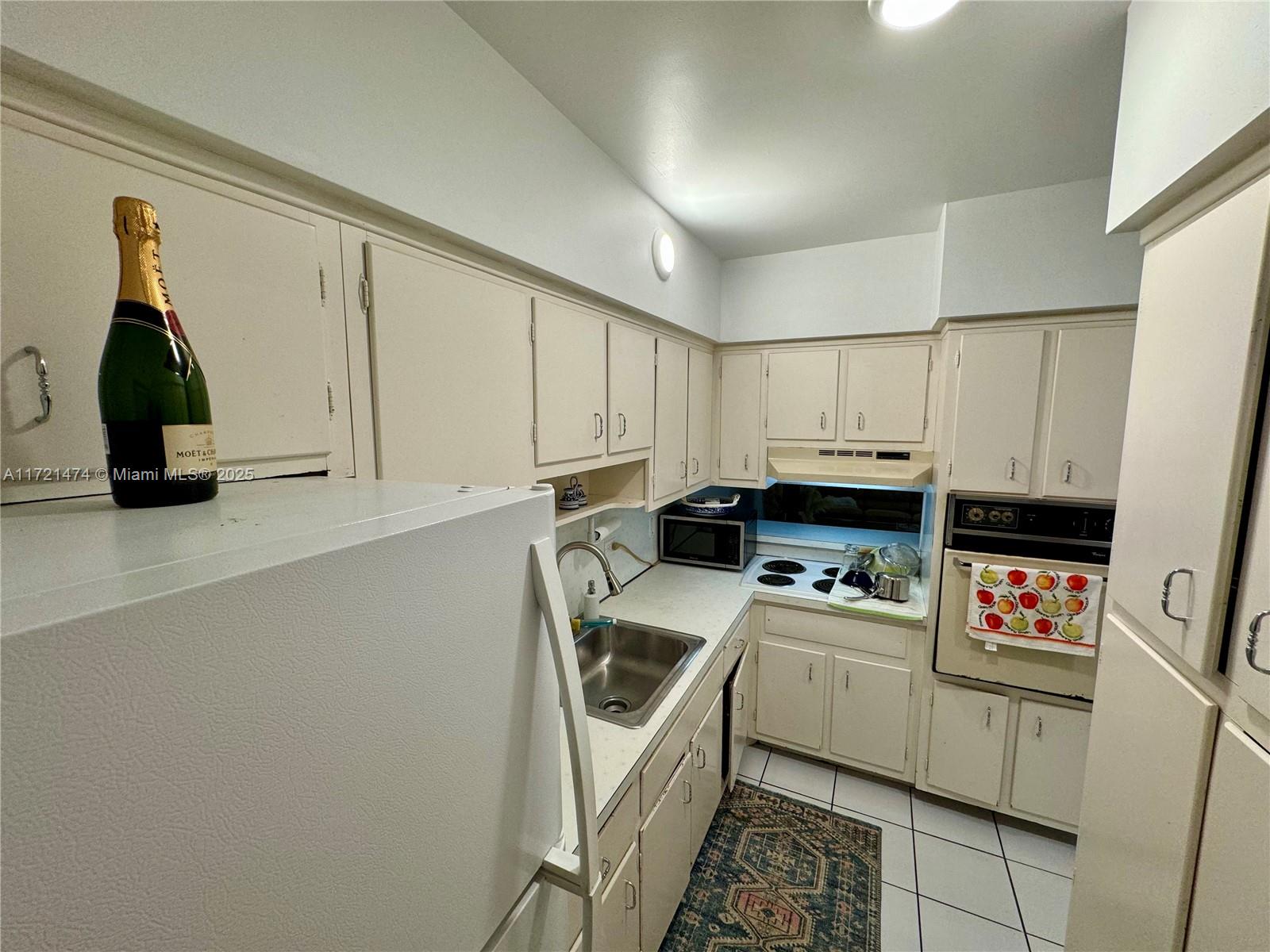 SANTONA CONDO - Residential