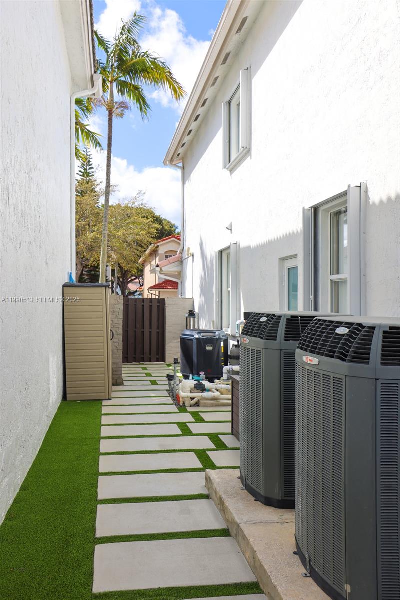 DORAL ISLES CATALINA - Residential