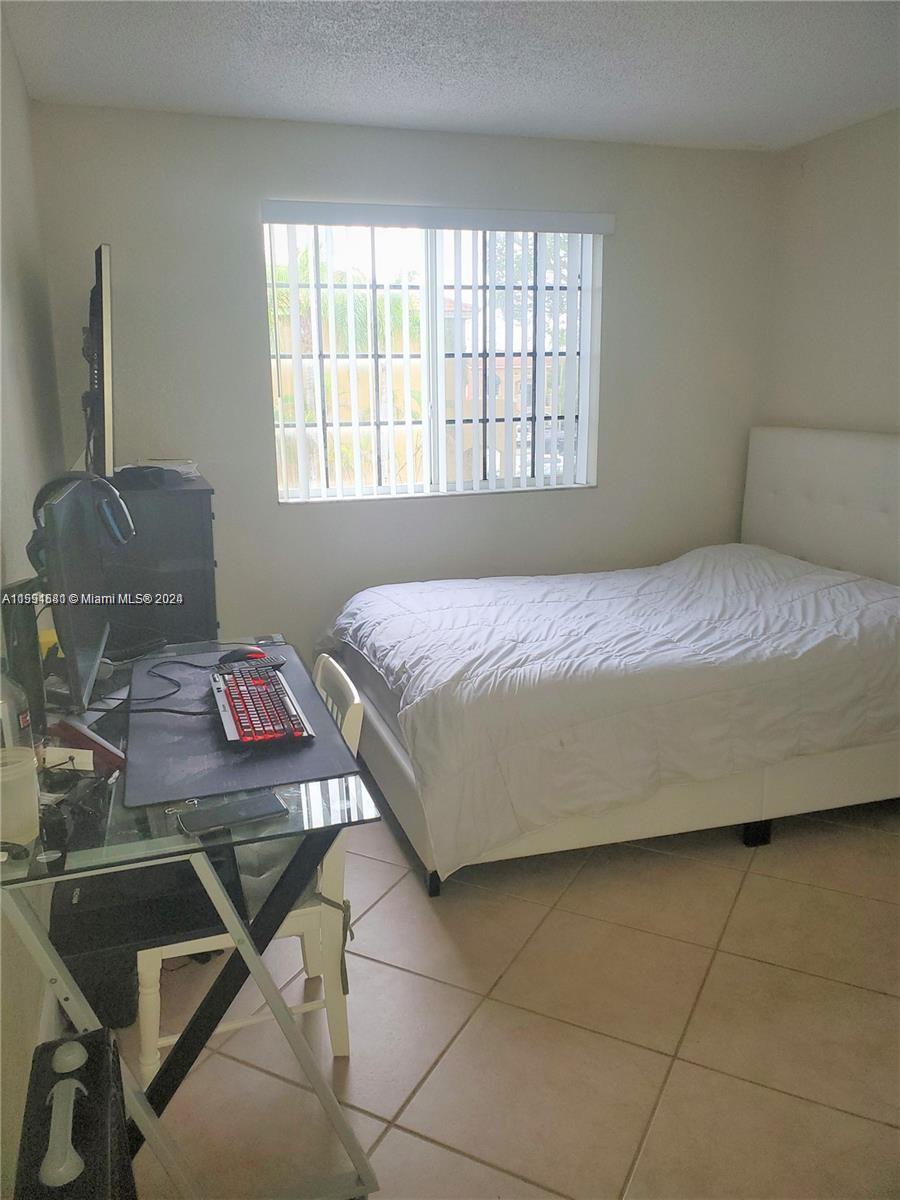 VISTA ALEGRE TOWNHOMES VI - Residential Lease