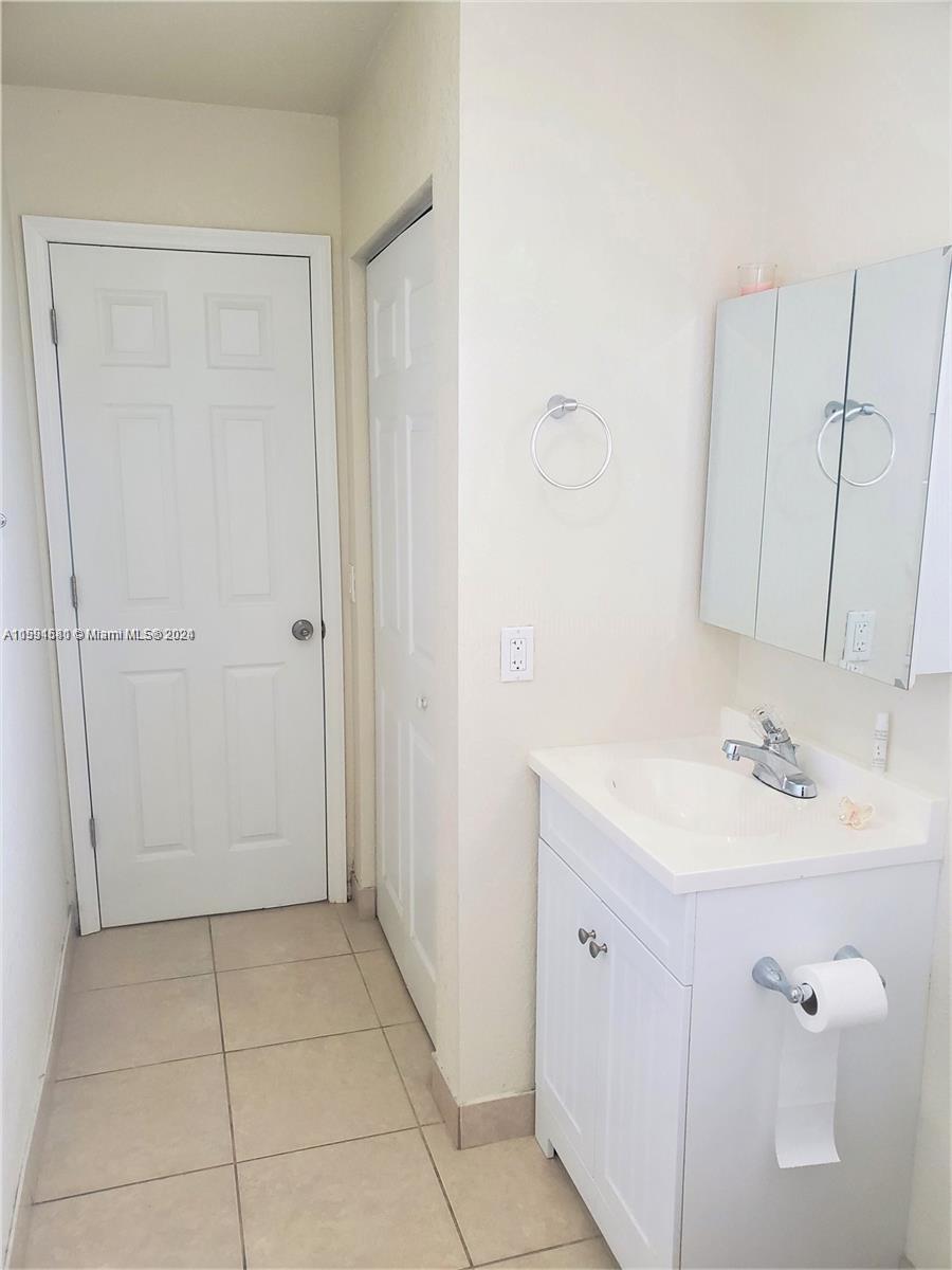 VISTA ALEGRE TOWNHOMES VI - Residential Lease