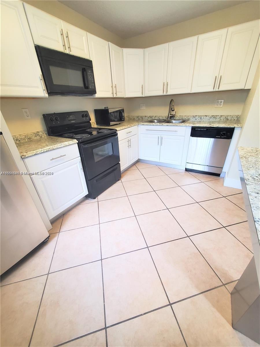 VISTA ALEGRE TOWNHOMES VI - Residential Lease
