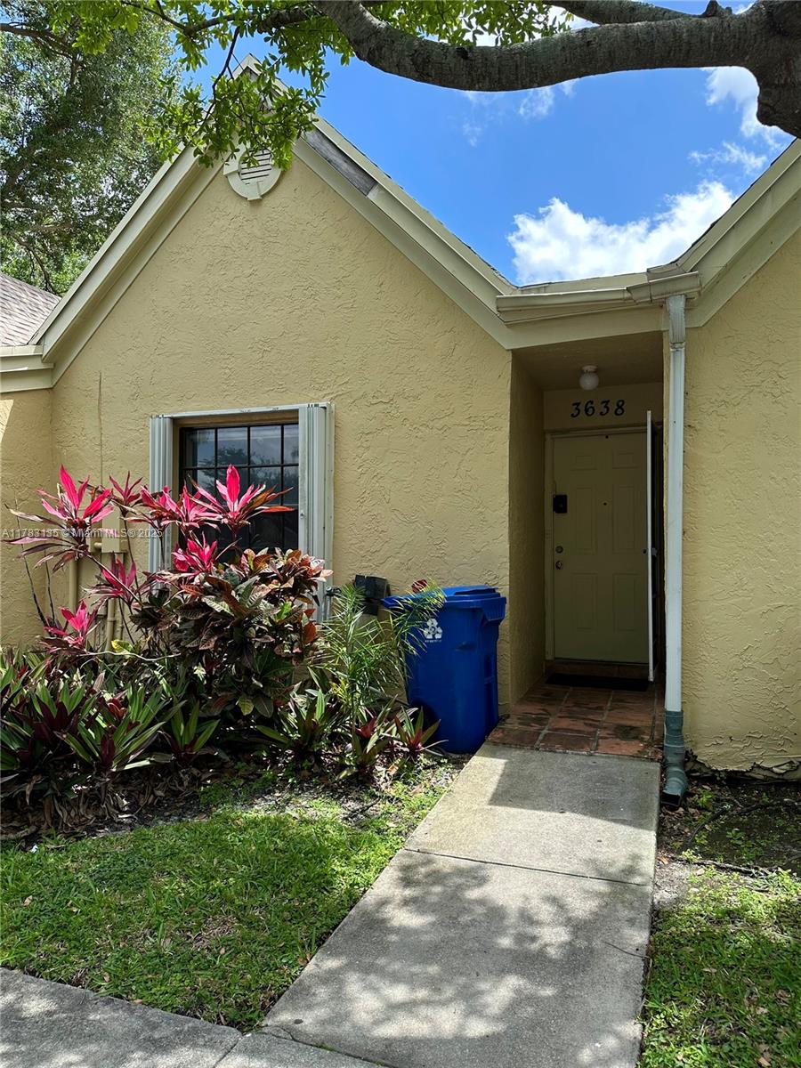 3638 Nw 83rd Ln, Sunrise, Miami-Dade County, Florida - 2 Bedrooms  
1 Bathrooms - 