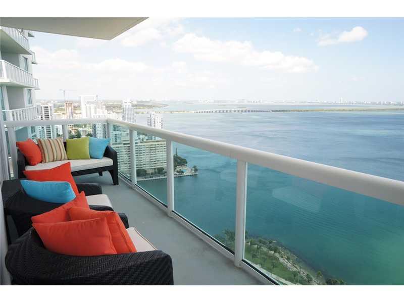 *UNIT AVAILABLE APRIL 1st*. Beautiful and largest corner 2/2 unit in the most sought after "1800 Club" building. This unit faces Margaret Pace Park and enjoys wonderful ocean and city views of Miami Beach. Amazing high grade laminate wood floors in the li ving area and bedrooms. Tiles in bathroom and kitchen. Unit comes with Stainless Steel Appliances, Washer & Dryer and 1 assigned parking space. Conveniently located near Midtown, Downtown and steps away from Miami Beach and major highways. Come and enjoy!