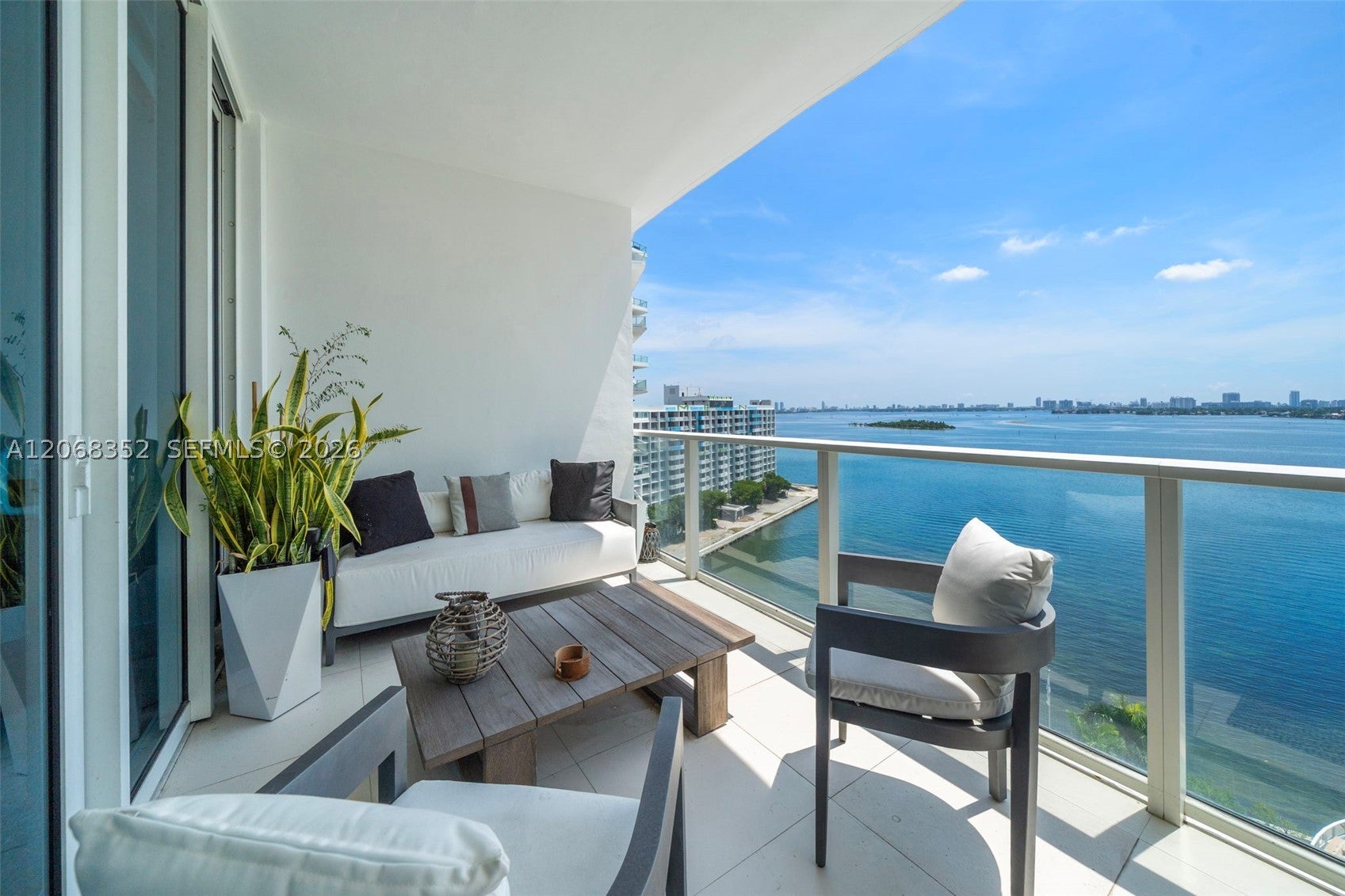 2020 N Bayshore Dr 1407
