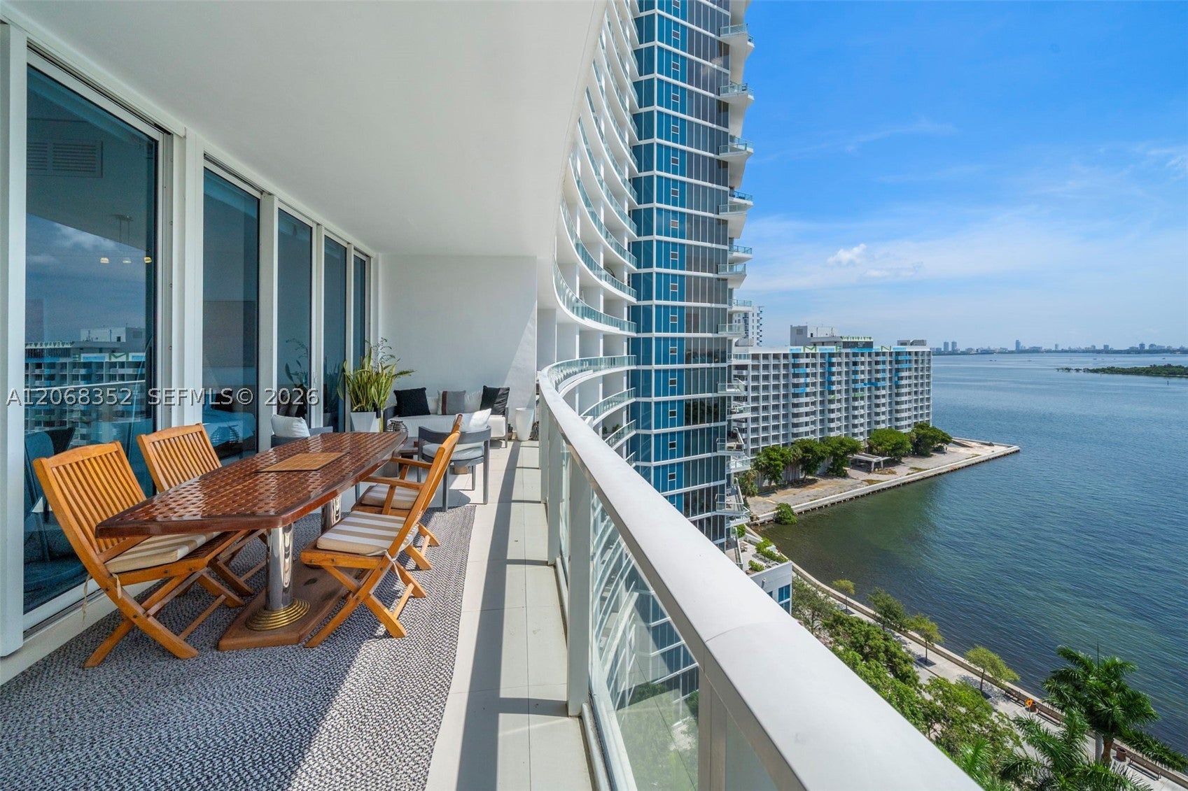 2020 N Bayshore Dr 1407