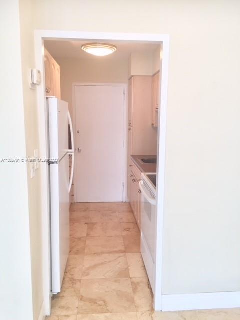 BRICKELL BAY TOWER CONDO - Residential Lease