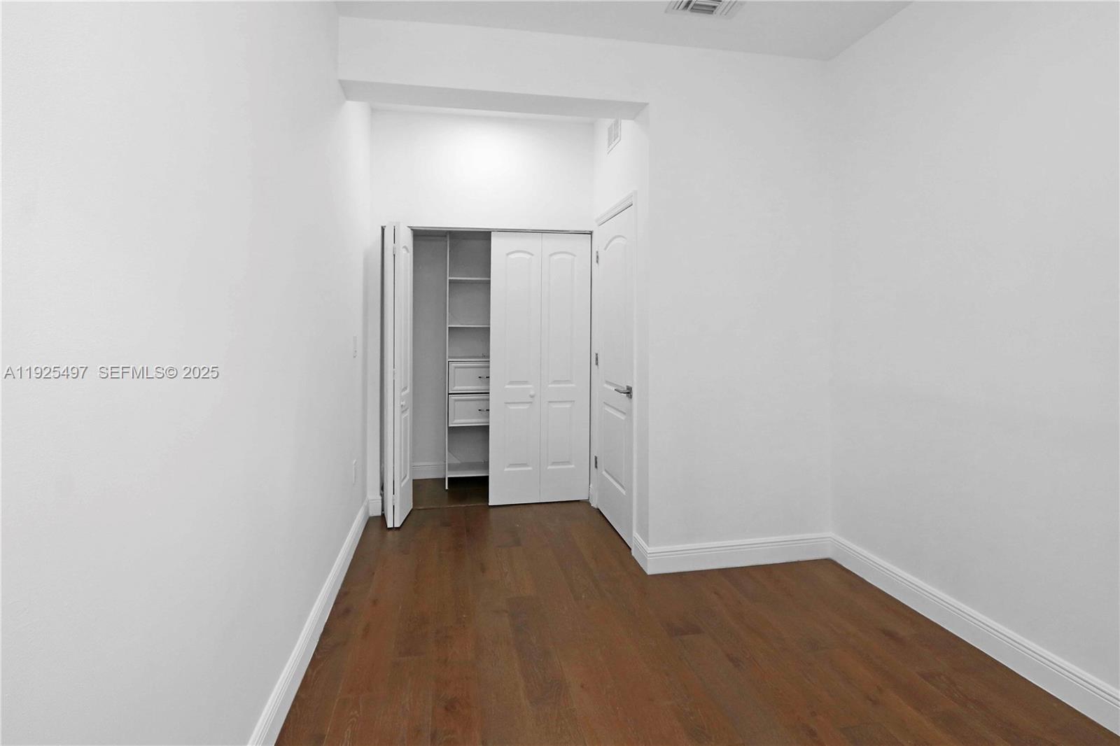 TAMIAMI PLACE PLAN NO 3 - Residential