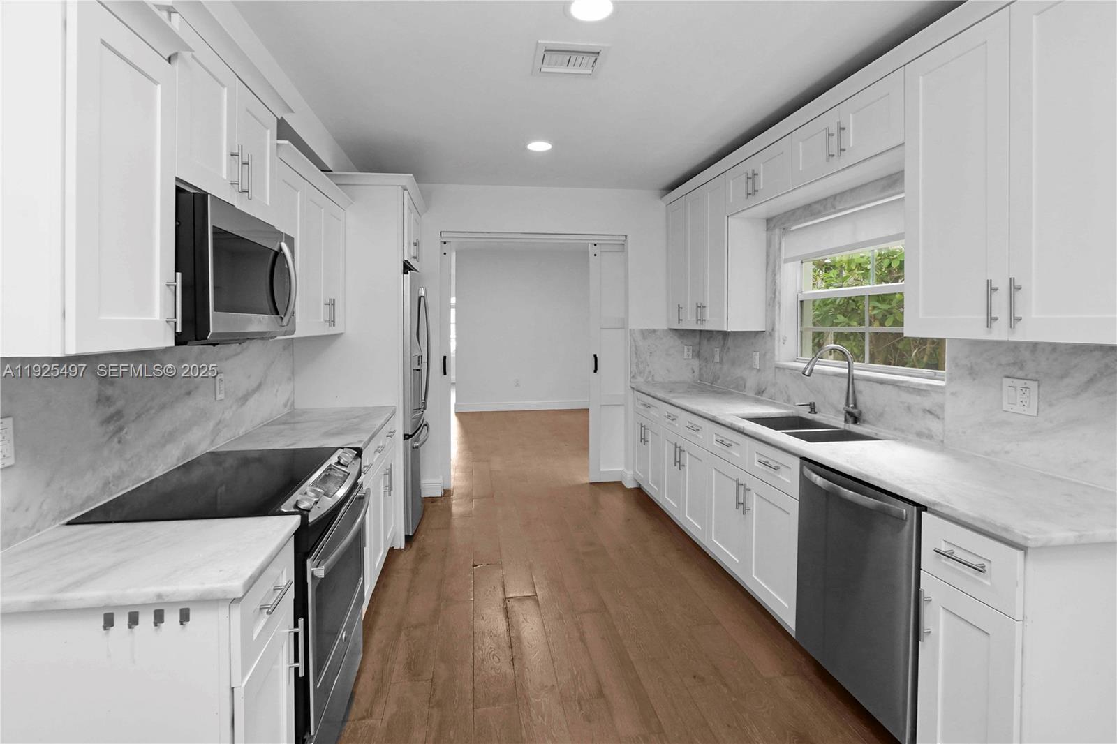 TAMIAMI PLACE PLAN NO 3 - Residential