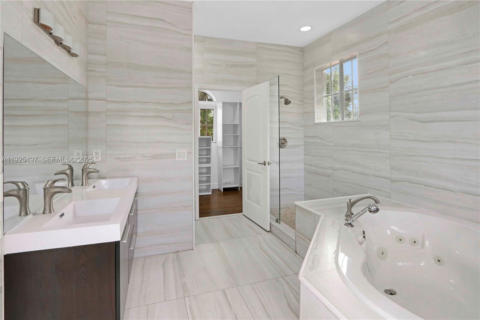 TAMIAMI PLACE PLAN NO 3 - Residential