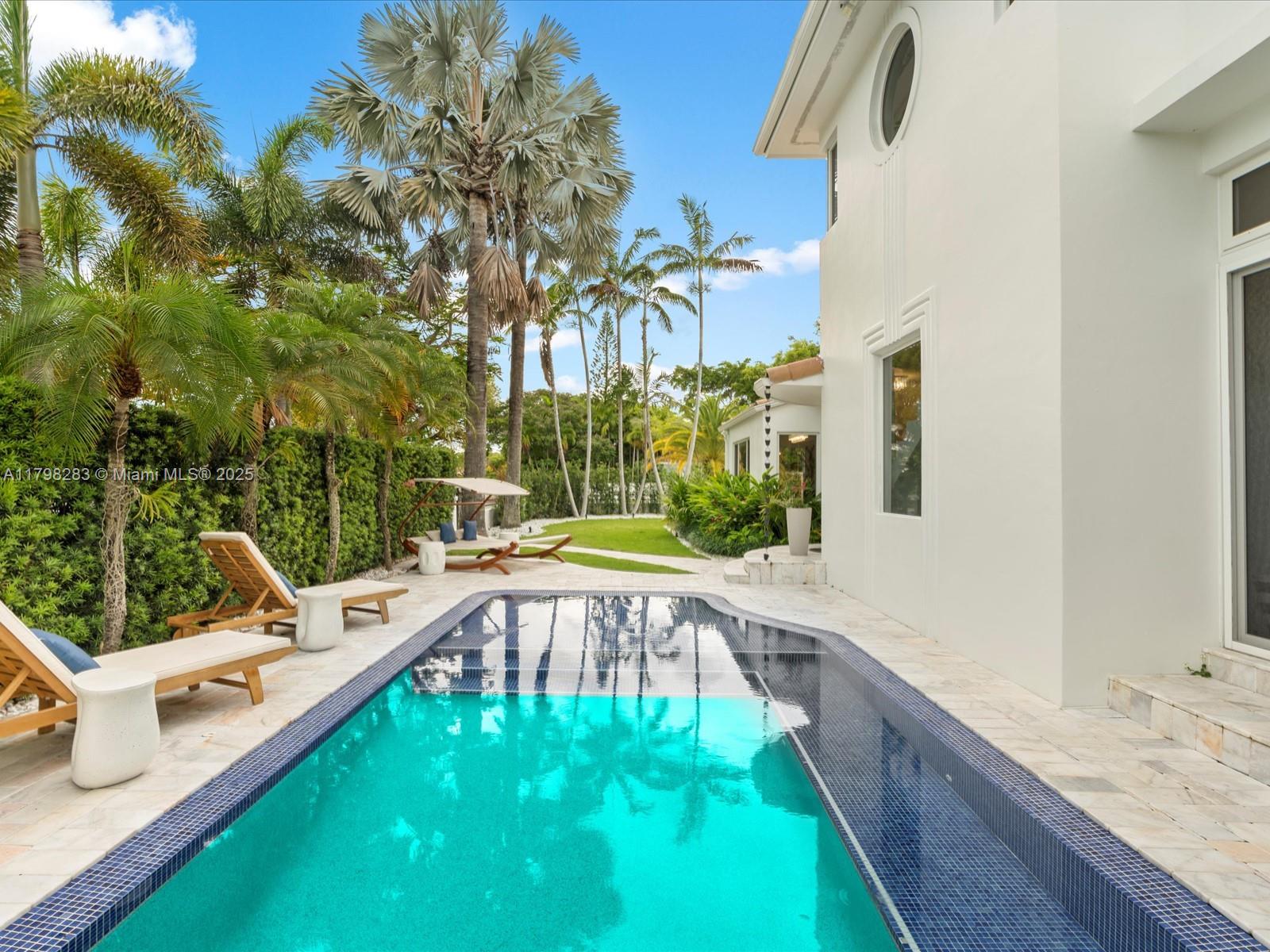 825 SW 23rd Rd