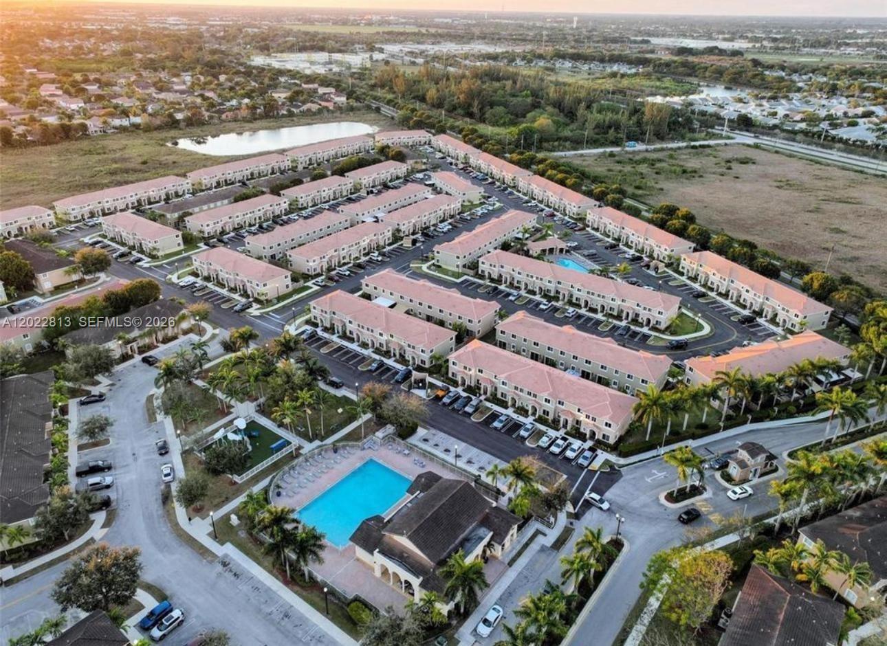 TOWNS AT SEASCAPE - Residential