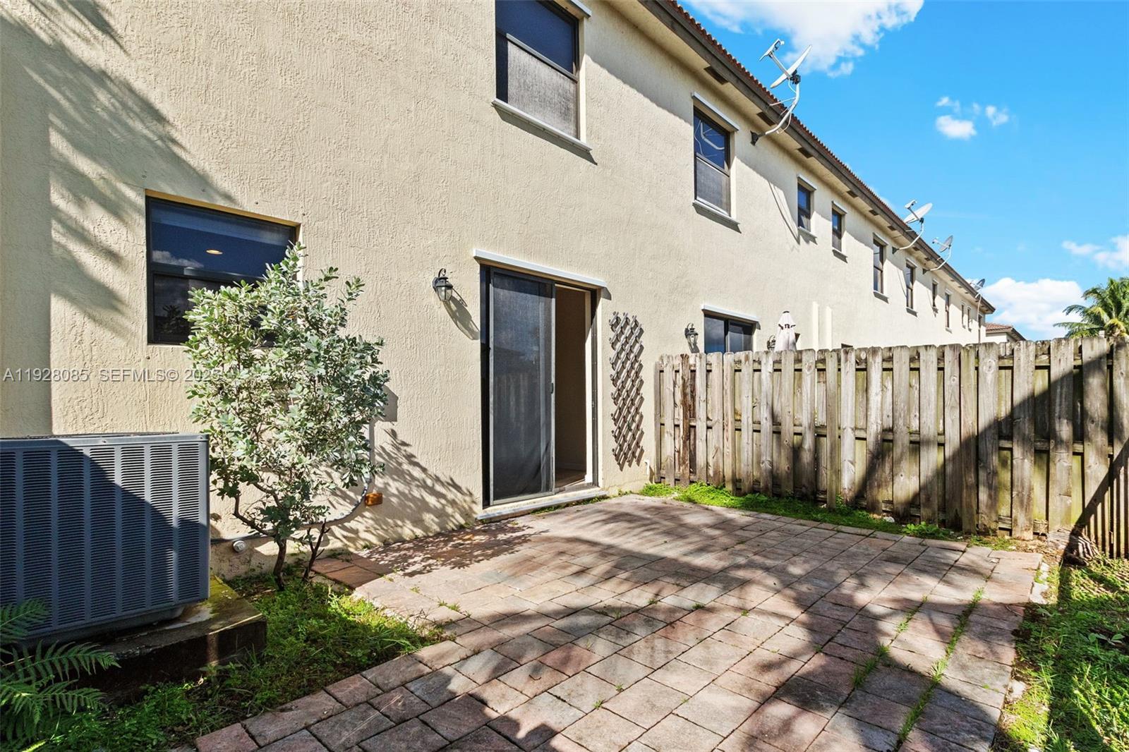 DORAL BREEZE - Residential