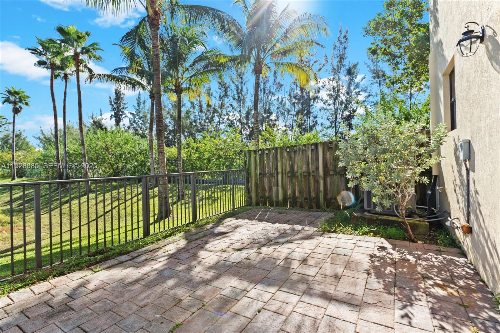 DORAL BREEZE - Residential