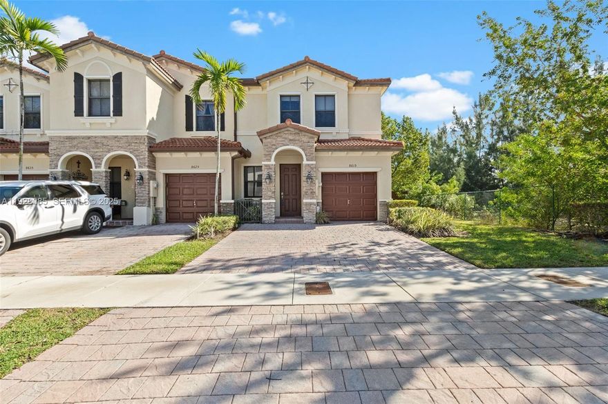 Welcome home to this bright and spacious 3 bed, 2.5 bath corner unit with panoramic lake views in sought - after Grand Bay Doral!Very nice kitchen with breakfast area . Resort amenities include an incredible clubhouse with bar, billiards, entertainment areas, pool & gym. Zoned A-rated schools and only 10 minutes away from Miami airport- this corner beauty wont last!