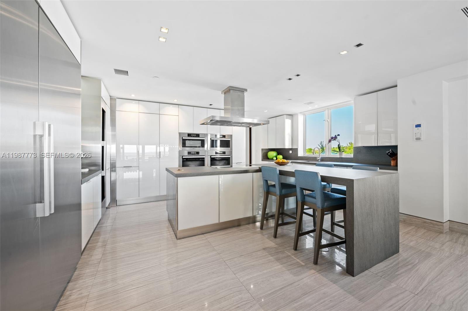 RESIDENCES AT VIZCAYA CON - Residential