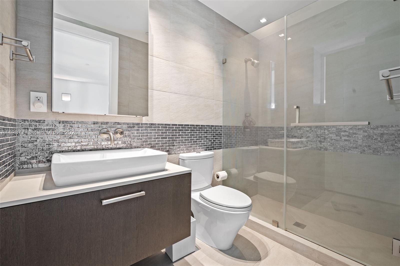 RESIDENCES AT VIZCAYA CON - Residential