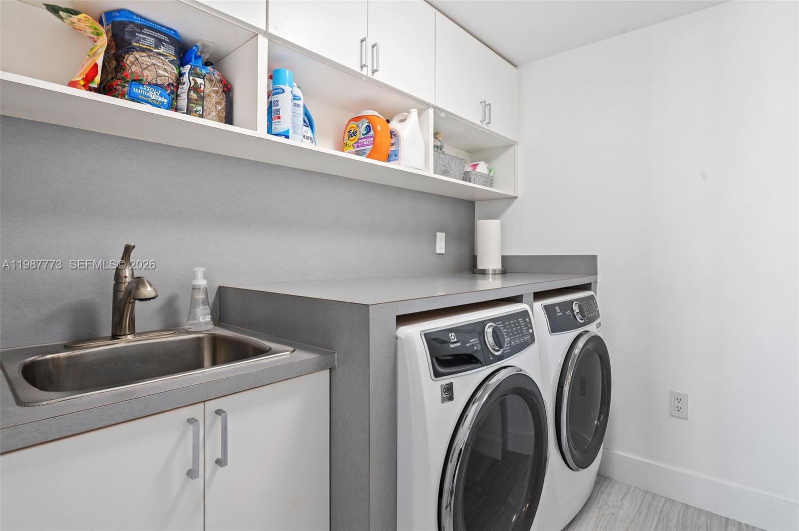 RESIDENCES AT VIZCAYA CON - Residential