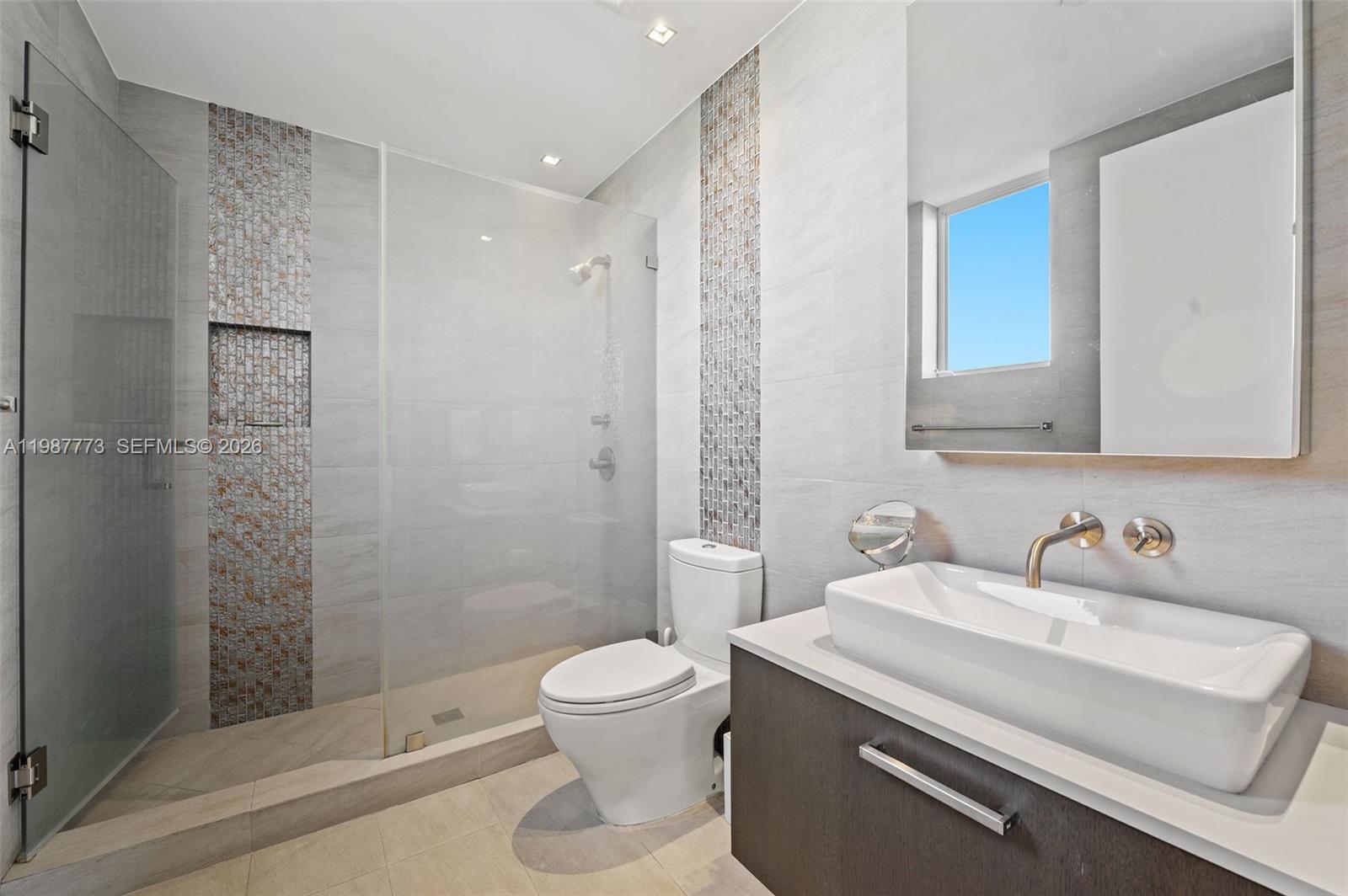 RESIDENCES AT VIZCAYA CON - Residential