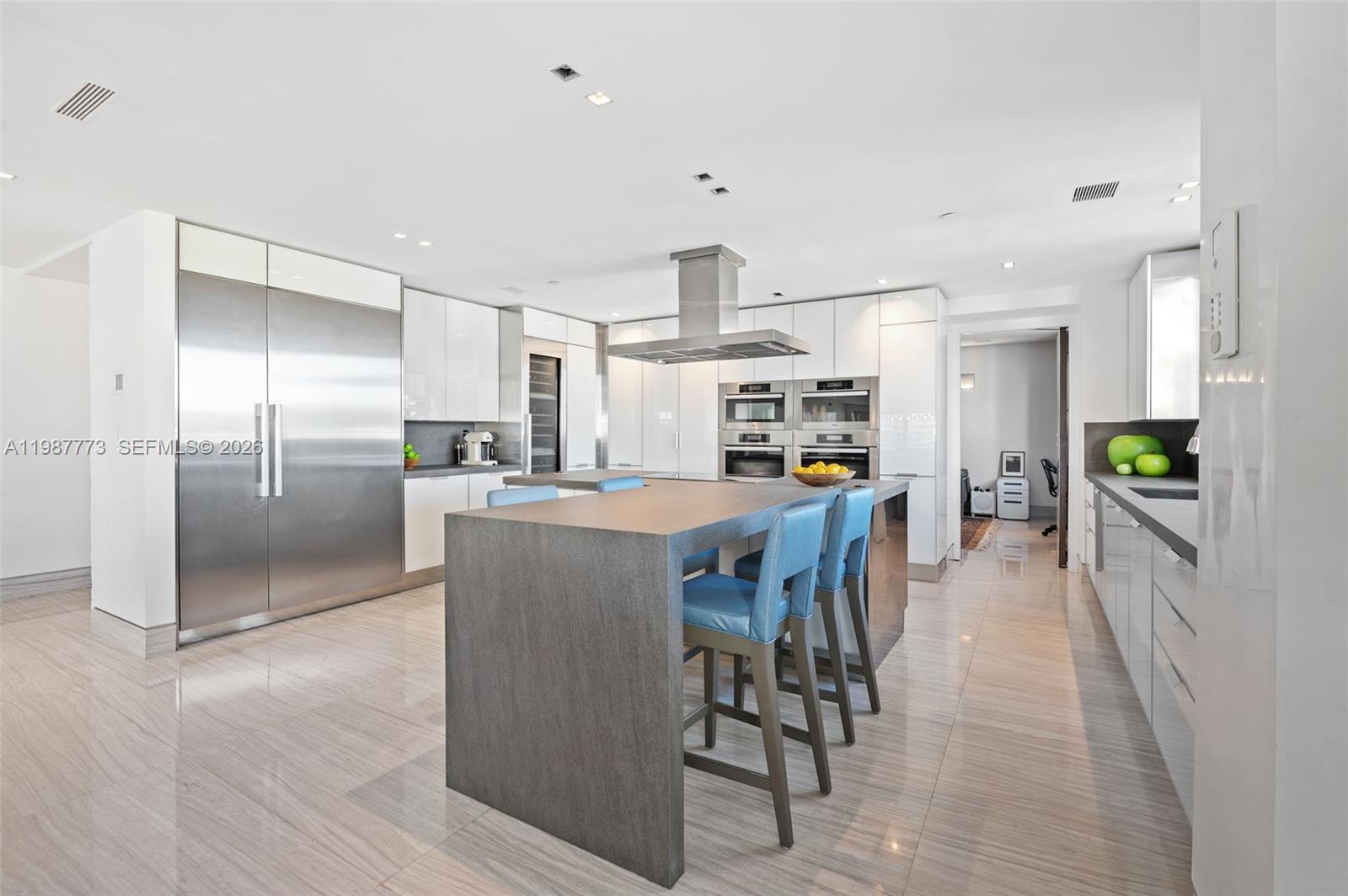 RESIDENCES AT VIZCAYA CON - Residential