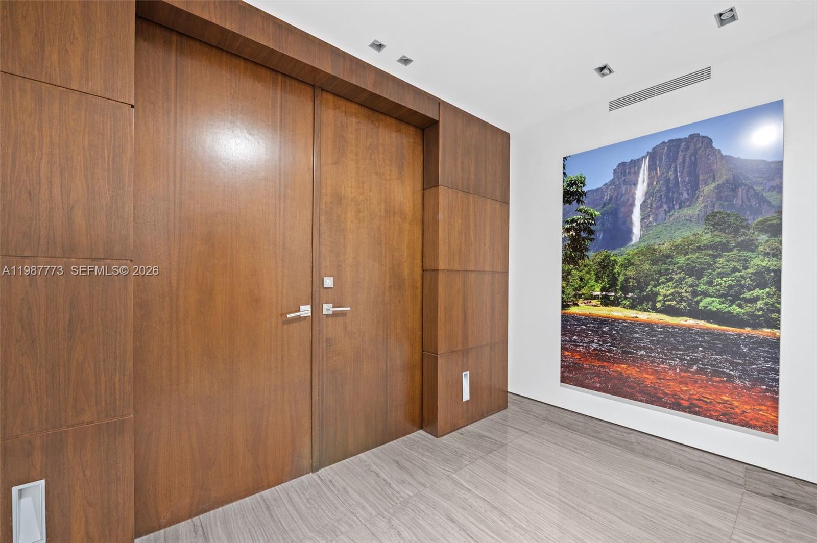 RESIDENCES AT VIZCAYA CON - Residential