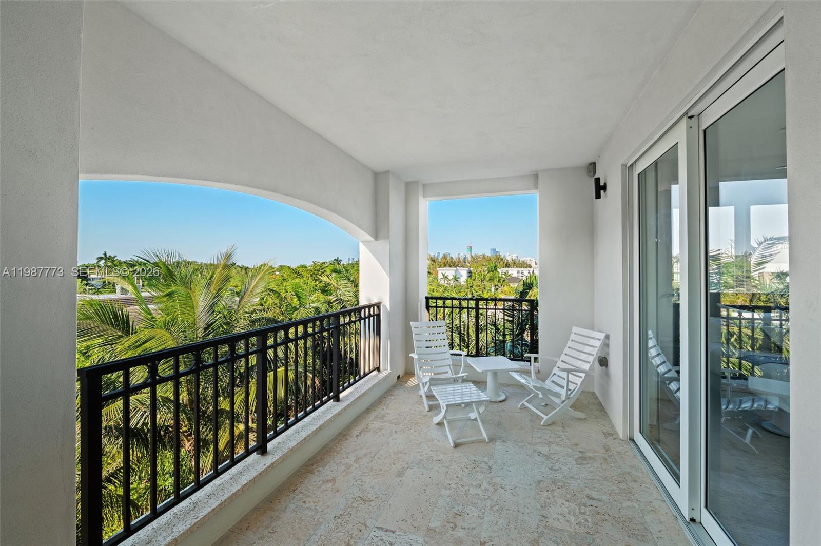 RESIDENCES AT VIZCAYA CON - Residential