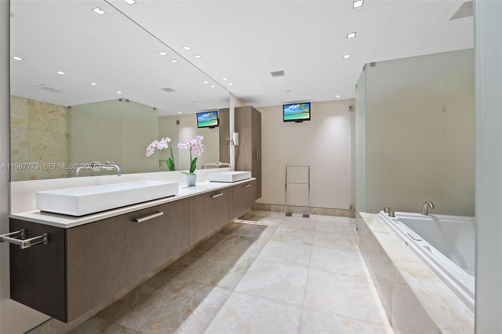 RESIDENCES AT VIZCAYA CON - Residential