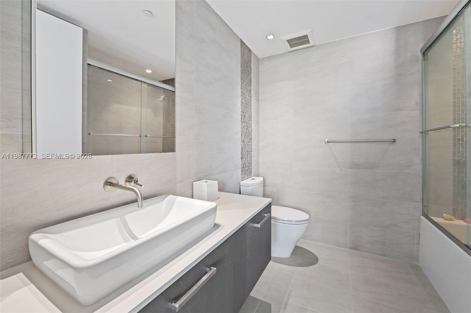 RESIDENCES AT VIZCAYA CON - Residential