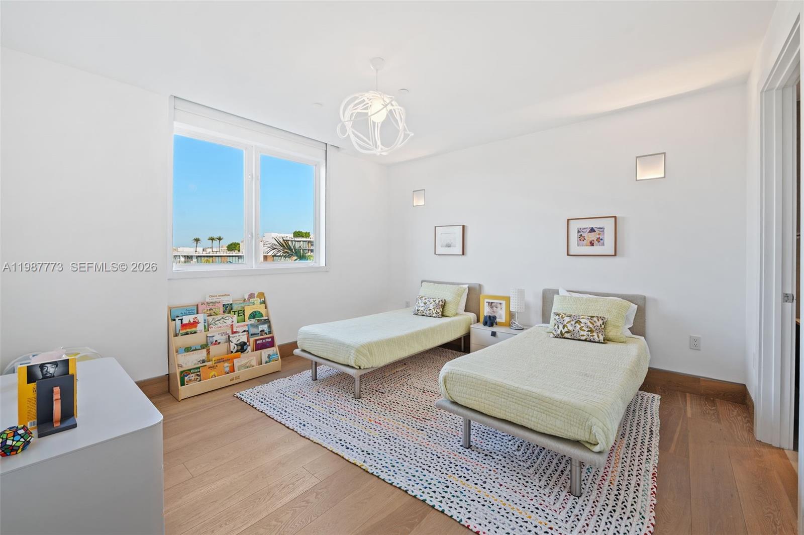 RESIDENCES AT VIZCAYA CON - Residential