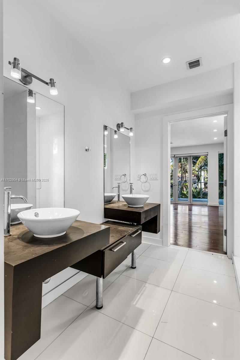 LA GORCE GOLF SUB - Residential