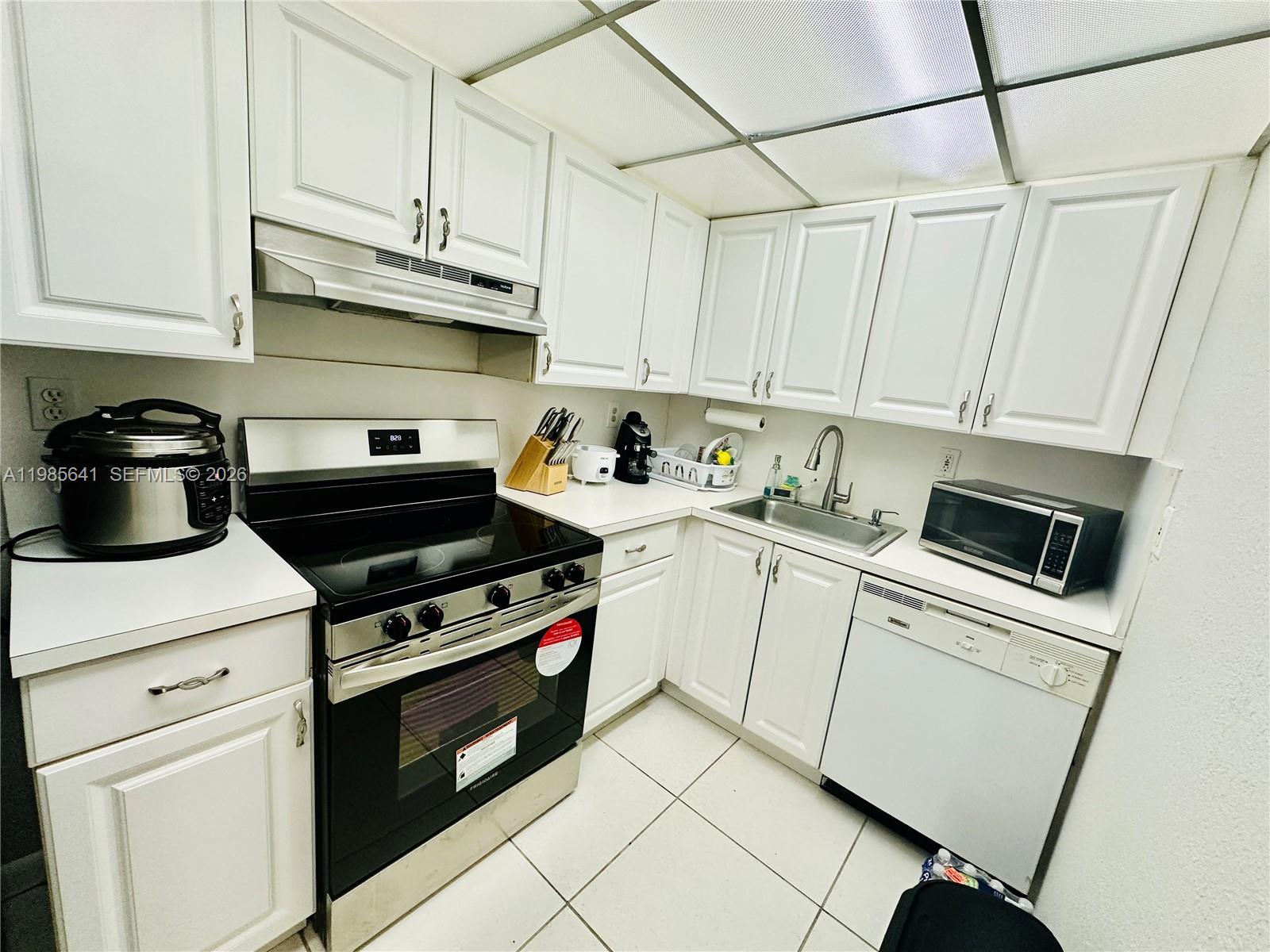 LAKEVIEW GARDENS AT MIAMI - Residential