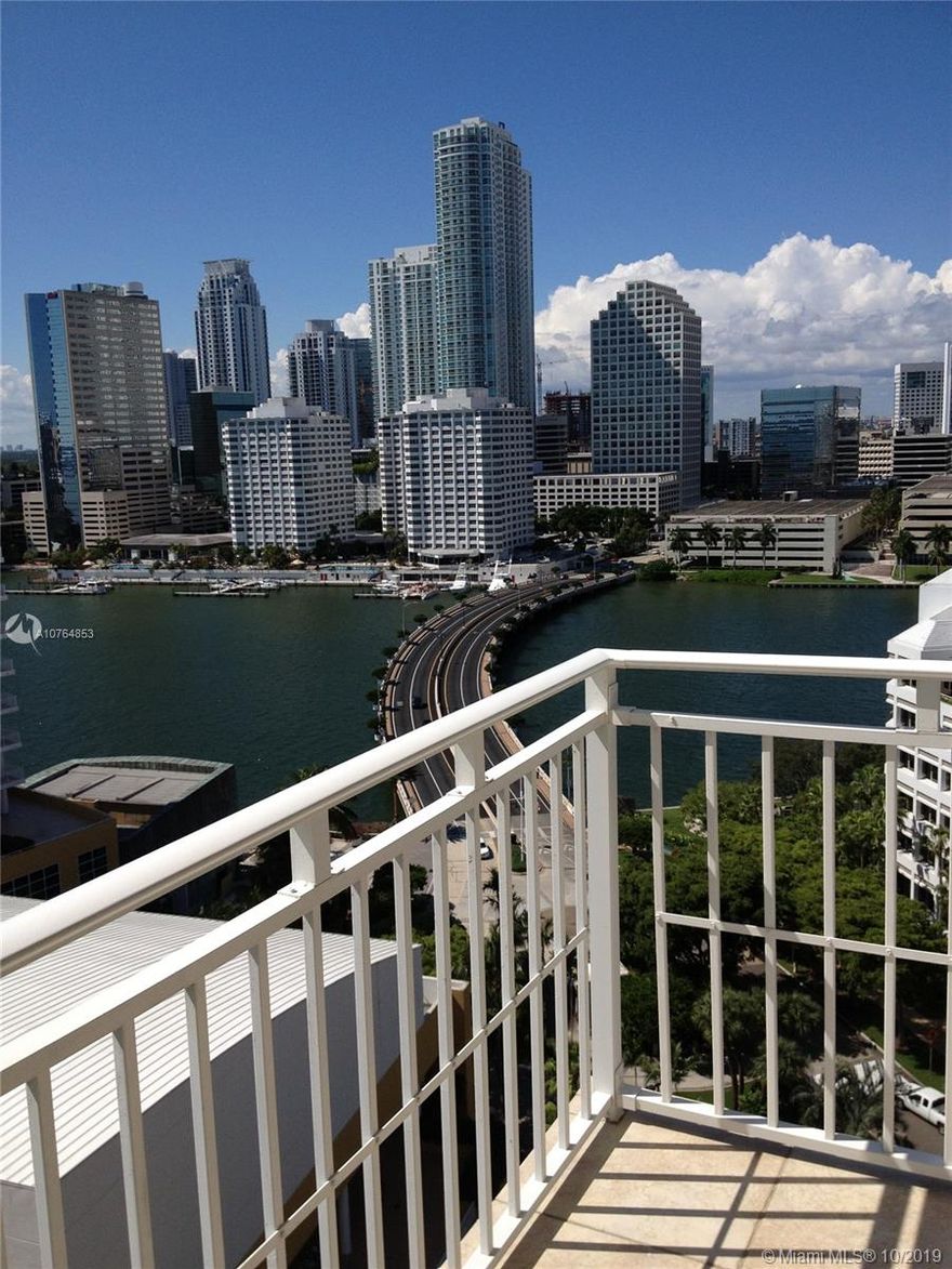 This spacious corner unit has stunning water views. Kitchen with granite and stainless steel. Marble flooring. Located on a high floor.