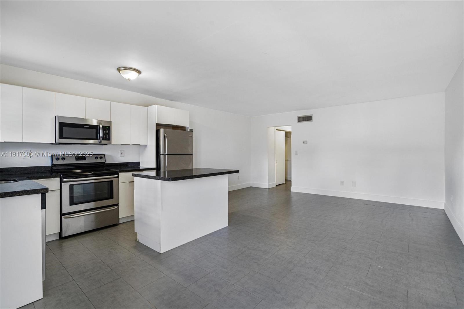 12506 Ne 4th Ave 102, North Miami, Miami-Dade County, Florida - 1 Bedrooms  
1 Bathrooms - 