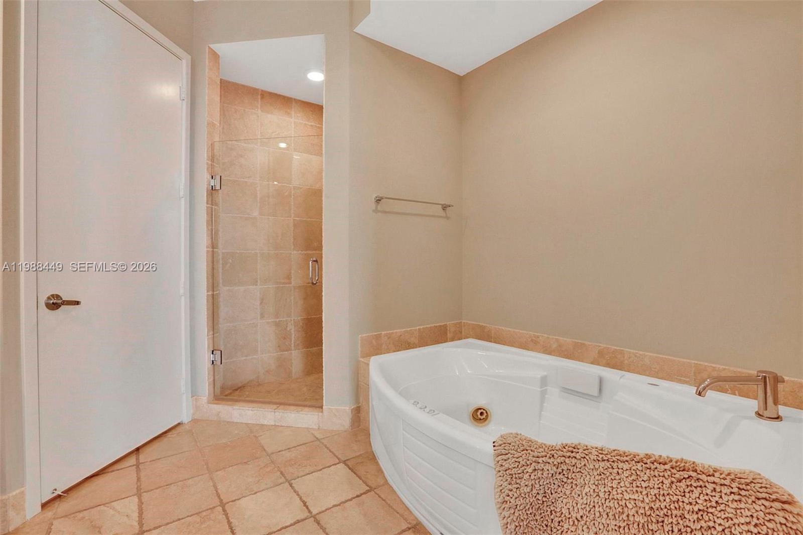 TRUMP ROYALE CONDO - Residential Lease