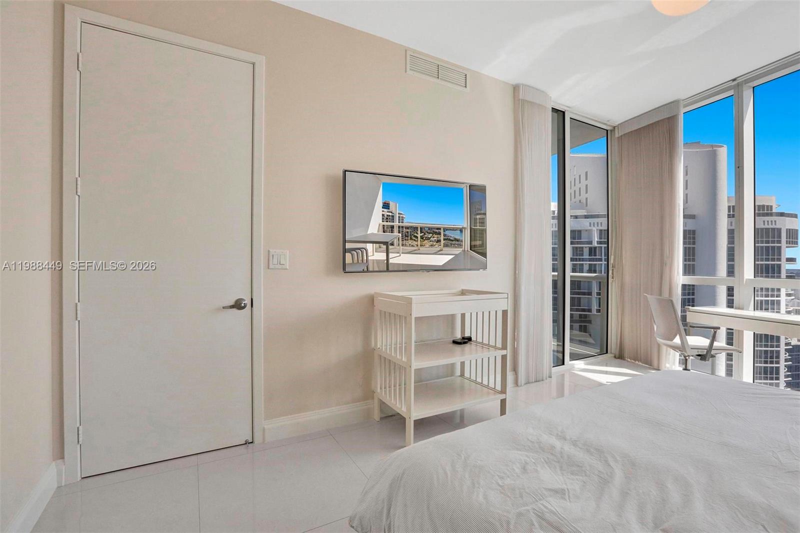 TRUMP ROYALE CONDO - Residential Lease