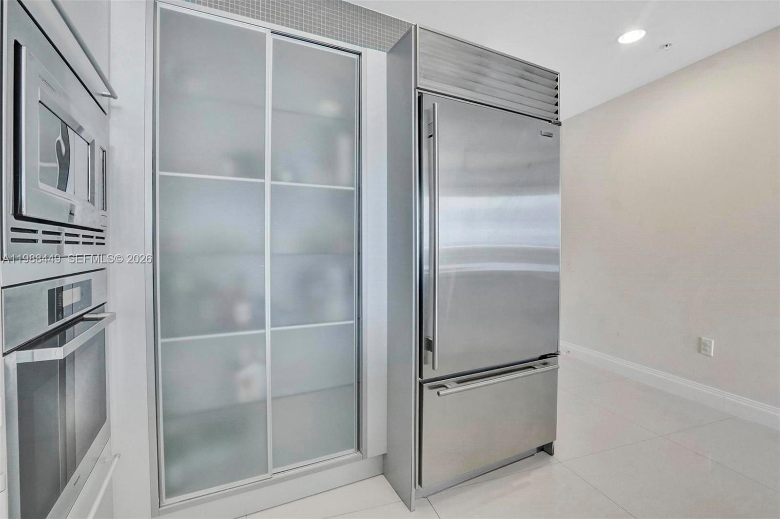 18201 Collins Ave 5405