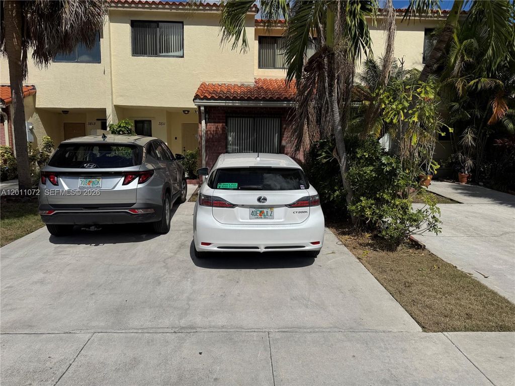 Photo of 3811 Simms St #3811, Hollywood, FL 33021 (MLS # A12011072)