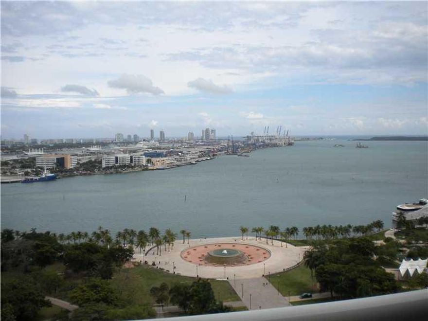 Must see! This is a spacious 2 bedrooms plus den and 2 full baths. The den can be converted to a 3rd bedroom. Amenities Include: Gym, Pilates, Spa, Pool, 24hrs security door man, valet service.