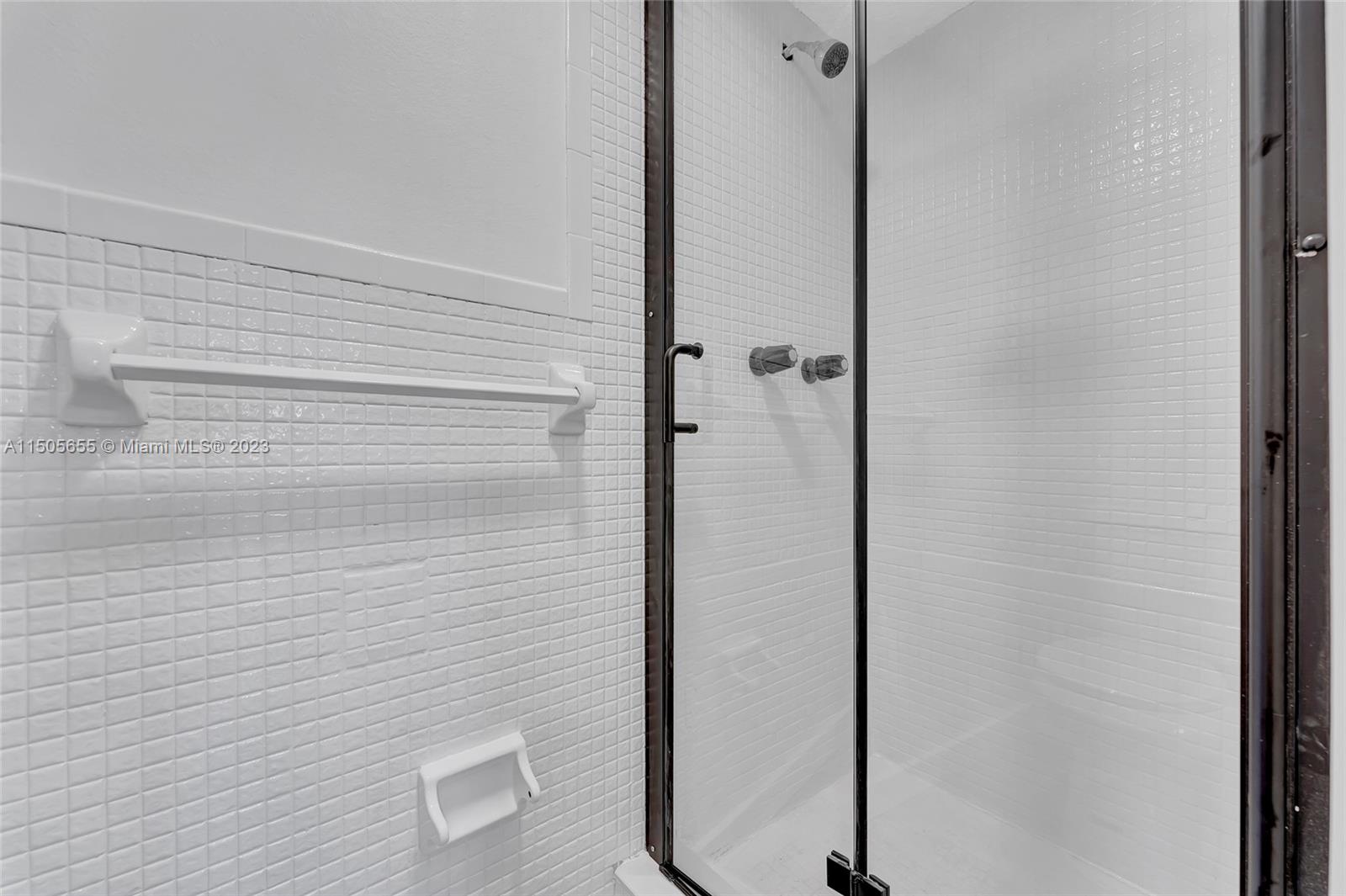 UNIVERSITY MANORS CONDO - Residential Lease
