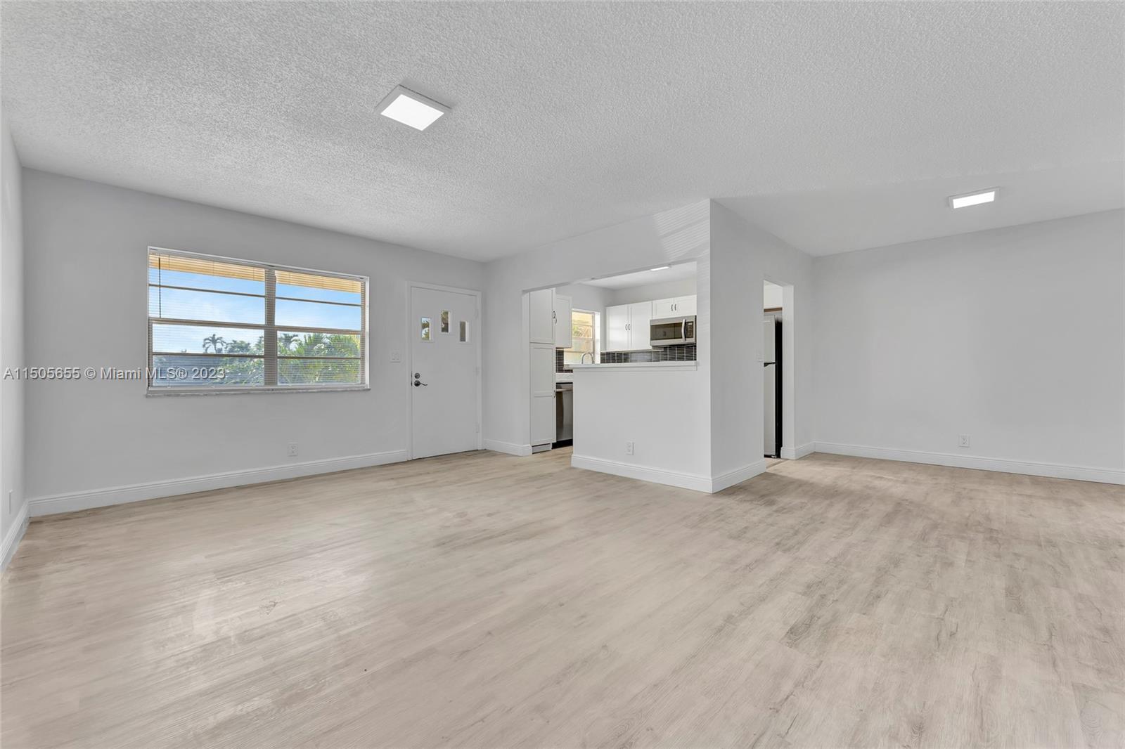 UNIVERSITY MANORS CONDO - Residential Lease