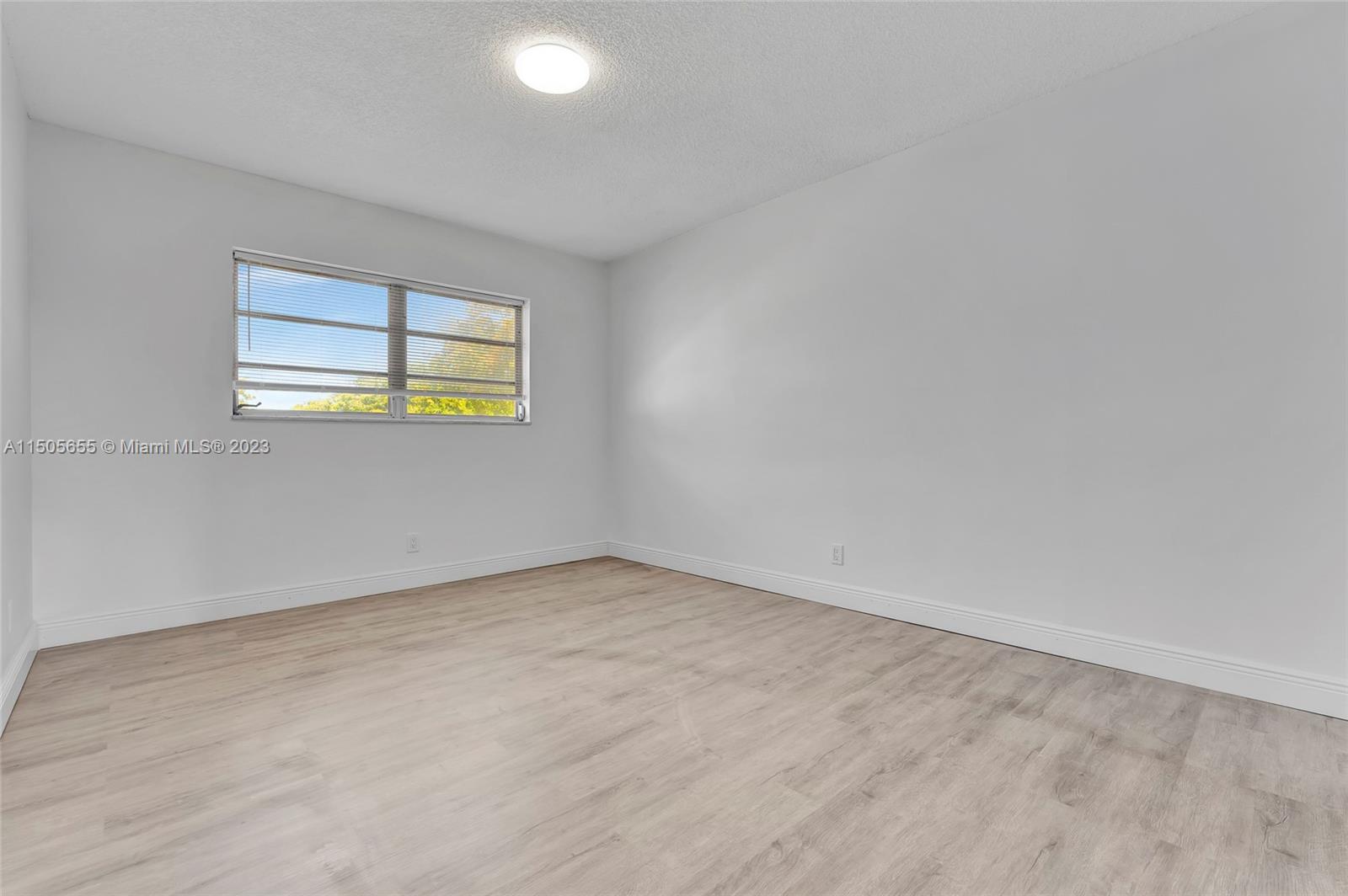 UNIVERSITY MANORS CONDO - Residential Lease