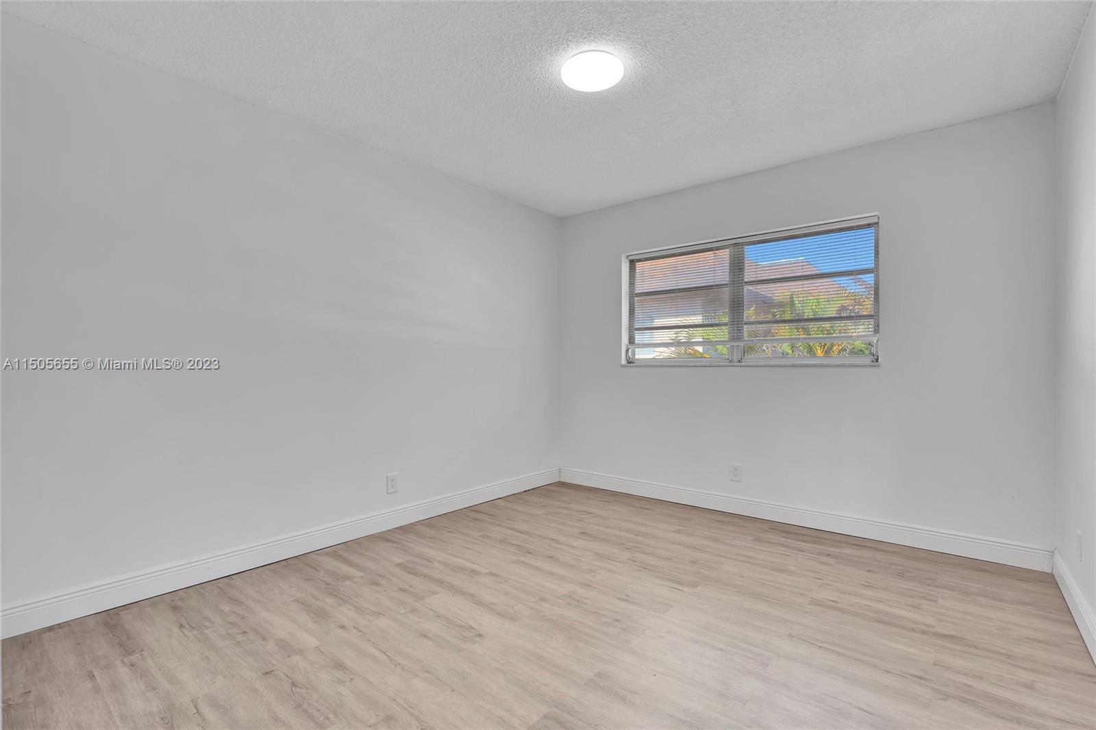 UNIVERSITY MANORS CONDO - Residential Lease