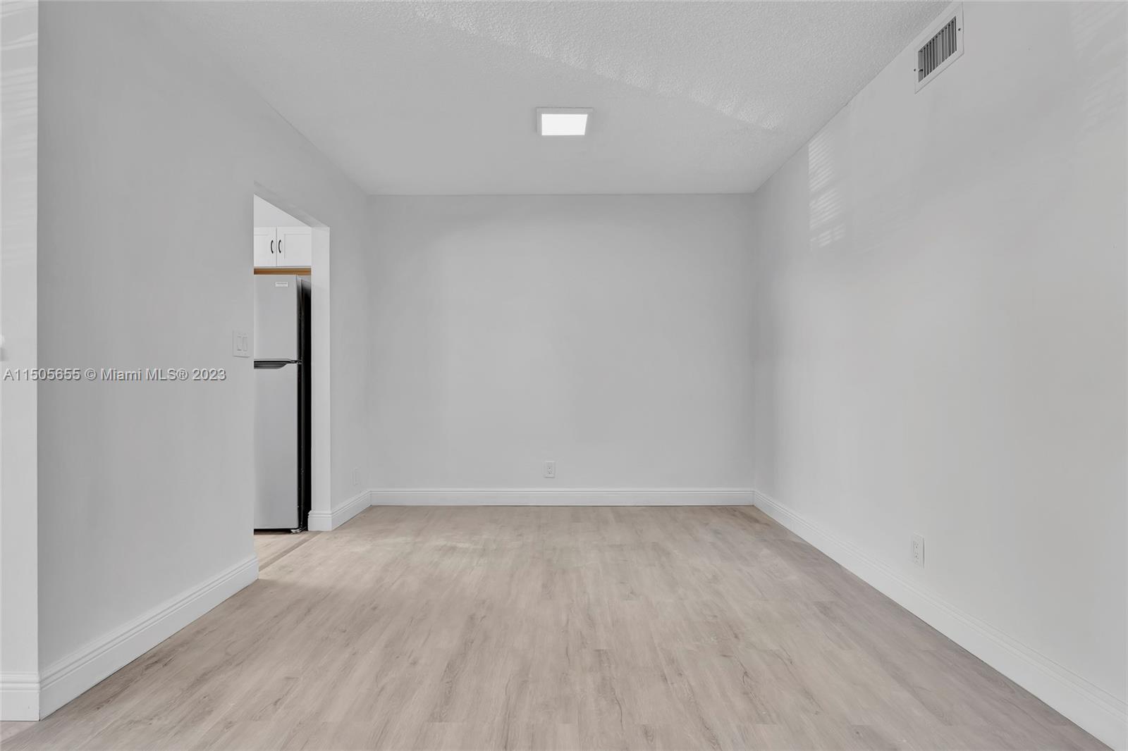 UNIVERSITY MANORS CONDO - Residential Lease