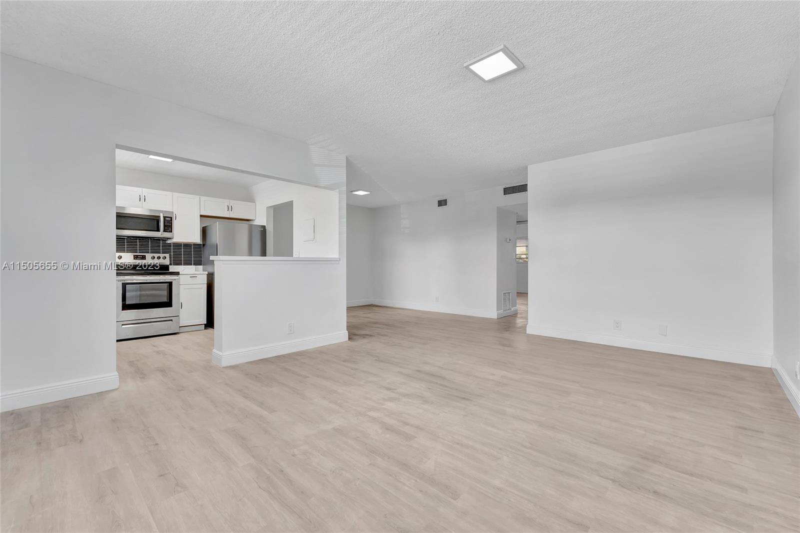 UNIVERSITY MANORS CONDO - Residential Lease